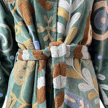 Load image into Gallery viewer, Anvi velvet coat