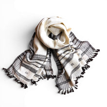 Load image into Gallery viewer, Vida wool scarf