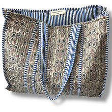 Load image into Gallery viewer, Adeline wood block print bag
