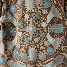 Load image into Gallery viewer, Deepali jacket 44 suzani
