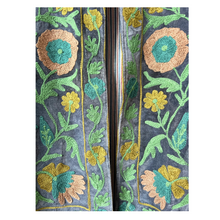 Load image into Gallery viewer, Velvet embroidered flora jacket
