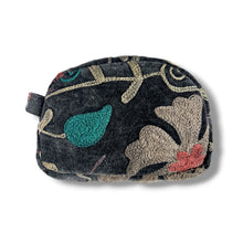 Load image into Gallery viewer, Louella travel bag
