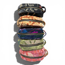 Load image into Gallery viewer, Louella travel bag
