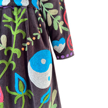 Load image into Gallery viewer, Anvi velvet coat
