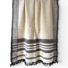 Load image into Gallery viewer, Vida wool scarf

