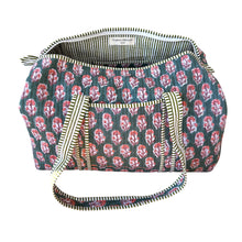 Load image into Gallery viewer, Delphina duffle bag
