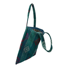 Load image into Gallery viewer, Kiki kantha tote 06
