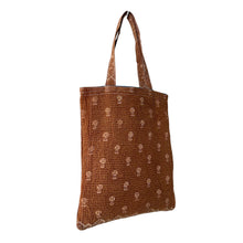 Load image into Gallery viewer, Kiki kantha tote 12
