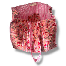 Load image into Gallery viewer, Adeline wood block print bag
