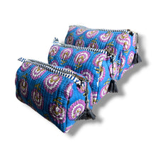 Load image into Gallery viewer, Woodblock print wash bag 05
