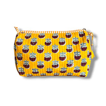 Load image into Gallery viewer, Woodblock print wash bag 07
