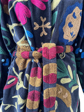 Load image into Gallery viewer, Anvi velvet coat
