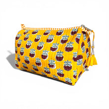 Load image into Gallery viewer, Woodblock print wash bag 07

