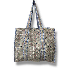 Load image into Gallery viewer, Adeline wood block print bag
