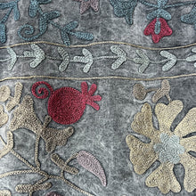 Load image into Gallery viewer, Ravi velvet shirt jacket
